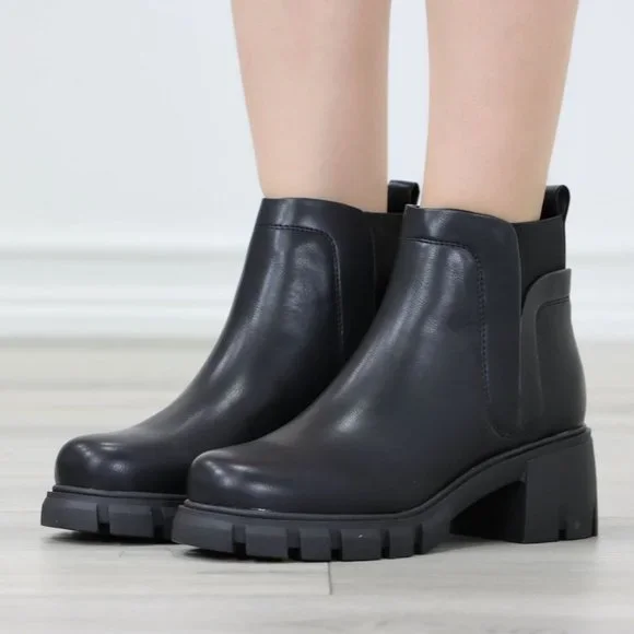 Black Ankle Boots Chunky Lug Block Heel Synthetic Leather Round Toe - Picture 12 of 13